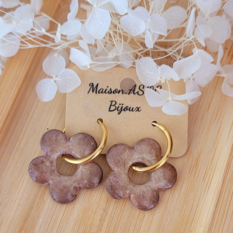 Boucles d'oreilles créole dorée et pampille Fleur réversible beige taupe irisé et beige pailleté