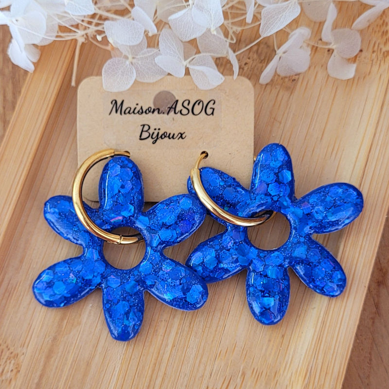 Boucles d'oreilles créole dorée et pampille Flora réversible paillette bleu marine holographique et bleu marine
