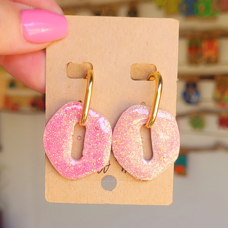 Boucles d'oreilles créole dorée et pampille Bora réversible léopard rose doré et paillette
