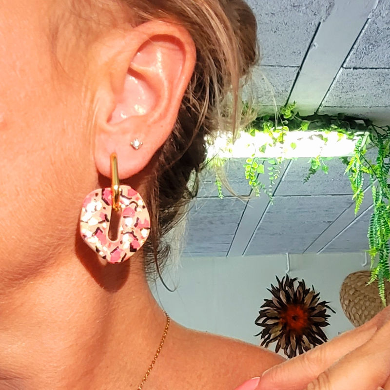 Boucles d'oreilles créole dorée et pampille Bora réversible léopard rose doré et paillette