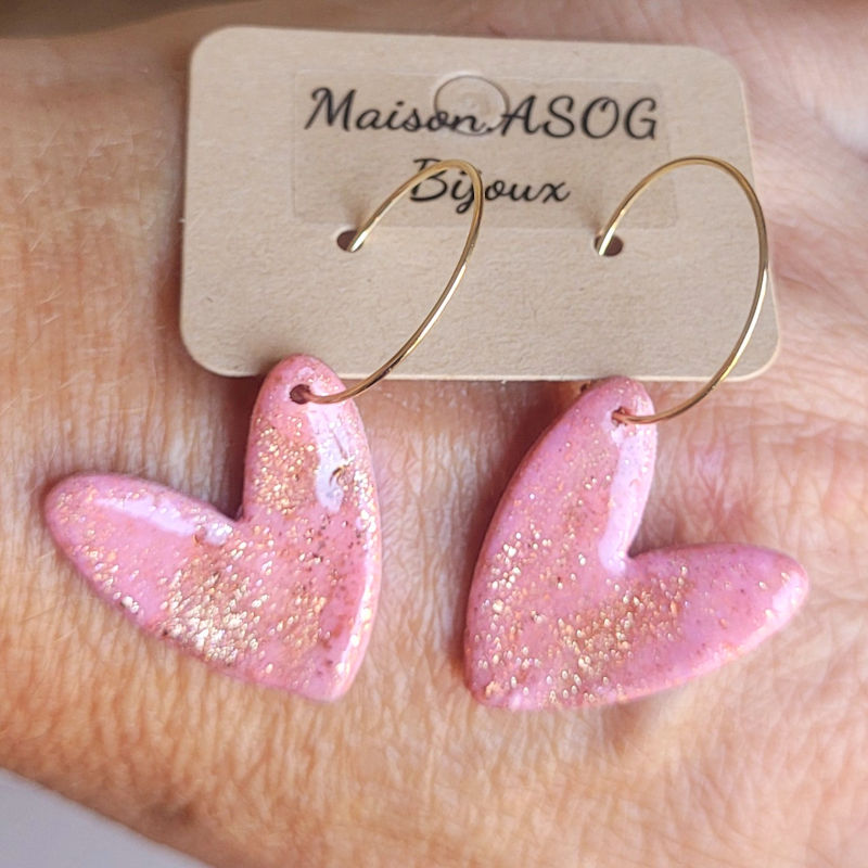 Boucle d'oreille créole dorée Love marbré rose pailleté rosé cuivré