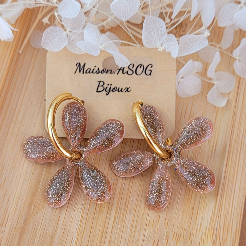 Boucles d'oreilles créole dorée et pampille Paola beige taupe pailleté