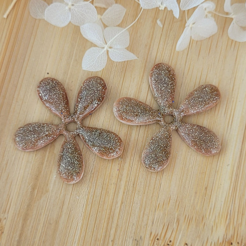 Boucles d'oreilles créole dorée et pampille Paola beige taupe pailleté