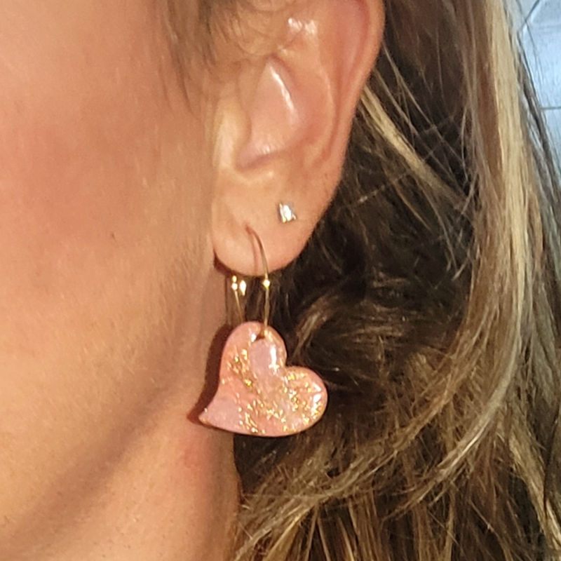 Boucle d'oreille créole dorée Anna marbré rose et paillette rosé cuivré