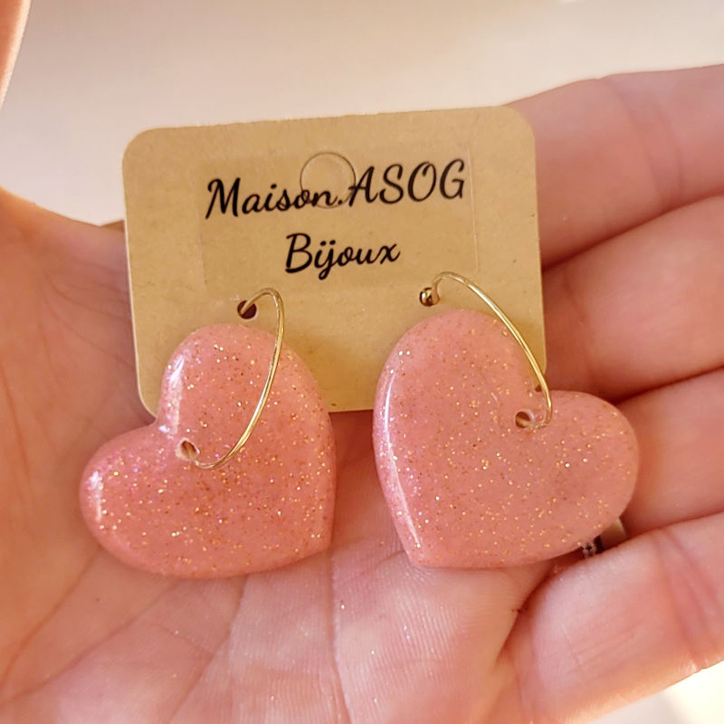 Boucle d'oreille créole dorée Coeur rose pâle pailleté