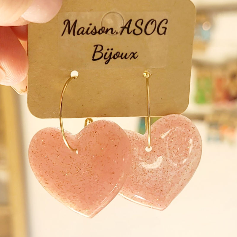 Boucle d'oreille créole dorée Coeur rose pâle pailleté
