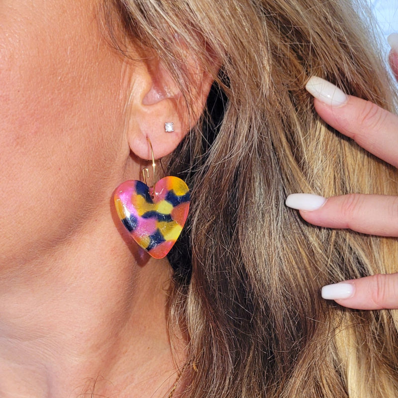 Boucles d'oreille Créole fine pampille Coeur effet tortoise bleu marine rose fluo jaune orange