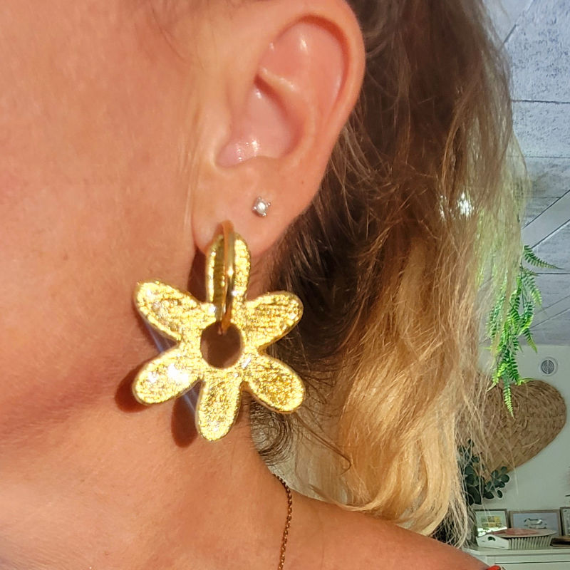 Boucles d'oreilles créole dorée et pampille Flora dorée