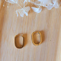 Boucles d'oreille Créole rectangulaire plate dorée pampille Anora effet tortoise marron caramel