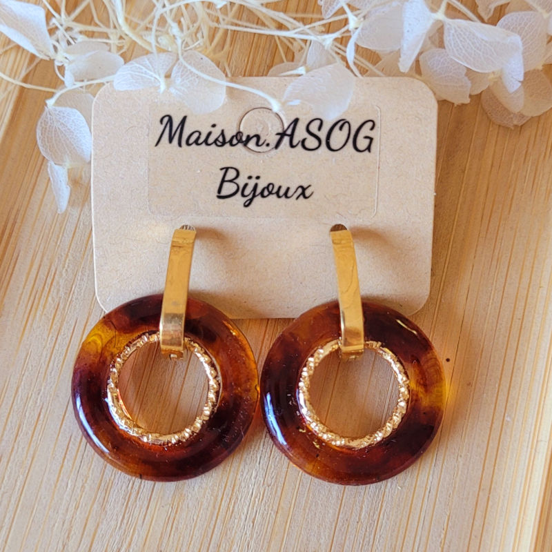 Boucles d'oreille Créole rectangulaire plate dorée pampille Anora effet tortoise marron caramel