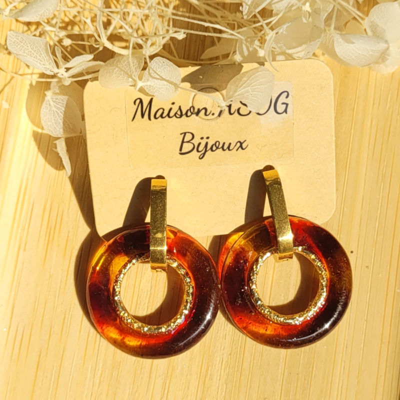 Boucles d'oreille Créole rectangulaire plate dorée pampille Anora effet tortoise marron caramel
