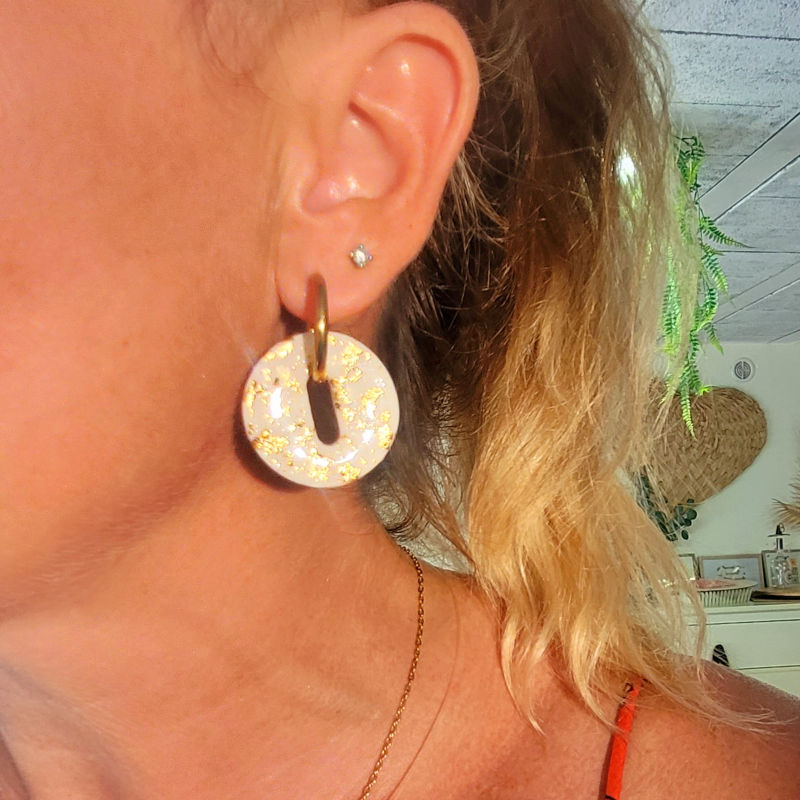 Boucles d'oreilles créole dorée et pampille Donut's réversible blanc avec éclat doré et paillette dorée