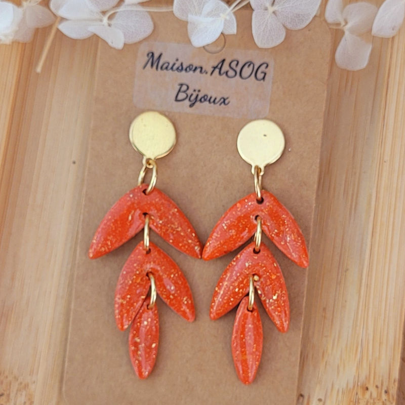 Boucles d'oreilles Fanny pastille acier doré et pampille rouge brique pailleté