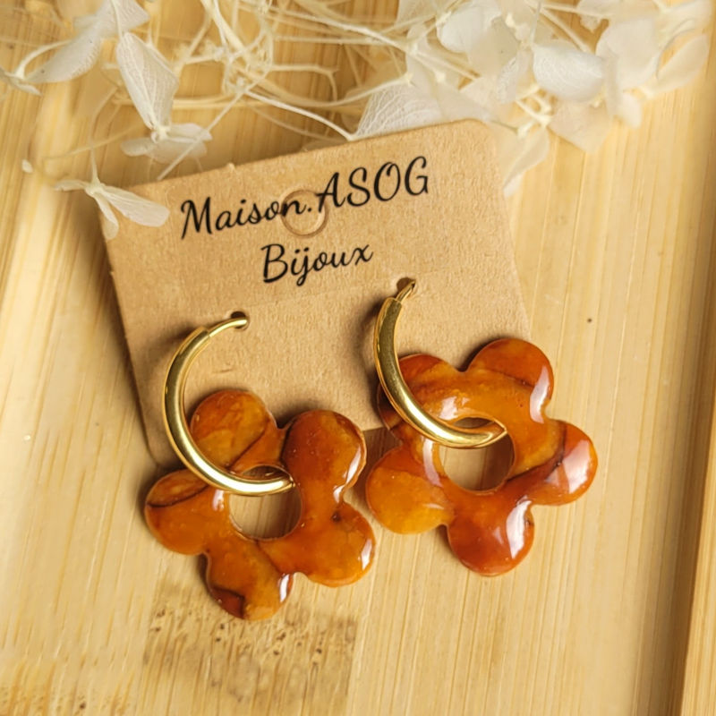 Boucles d'oreille créole dorée et pampille fleur tortoise marron caramel