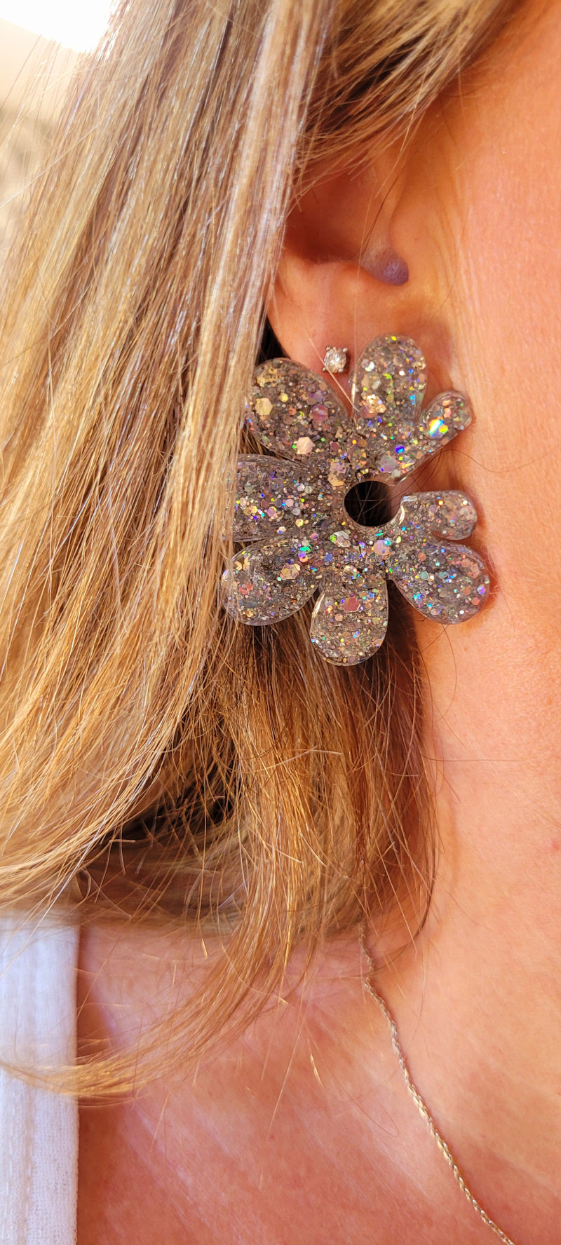 Boucles d'oreilles Giulia paillette grise holographique