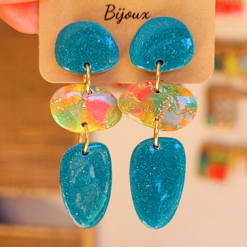 Boucle d'oreille Jackie bleu pailleté et marbré orange rose vert bleu doré