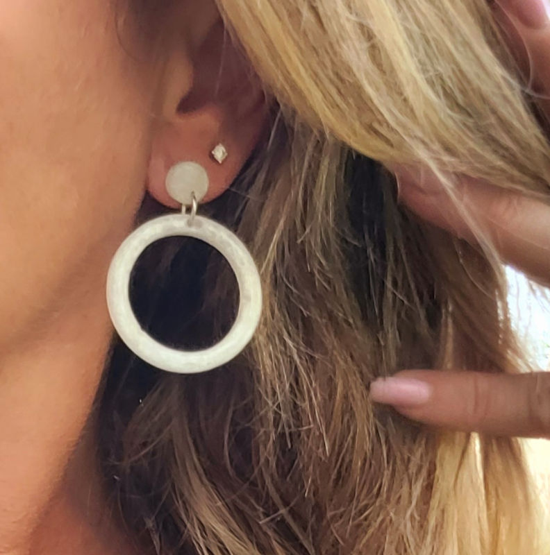 Boucles d'oreilles Jeannette pastille et créole nacrée blanc