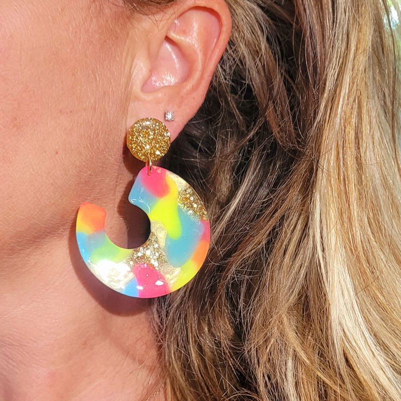Boucles d'oreilles Louna Fluo multicolore paillette dorée