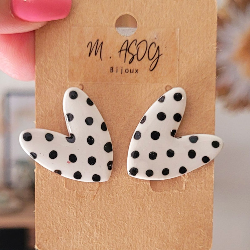 Boucles d'Oreille Love blanche à pois noir