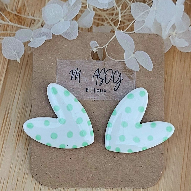 Boucles d'Oreille Love blanche à pois vert clair