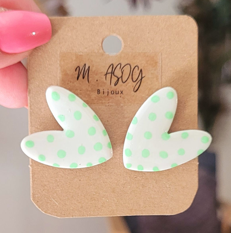 Boucles d'Oreille Love blanche à pois vert clair