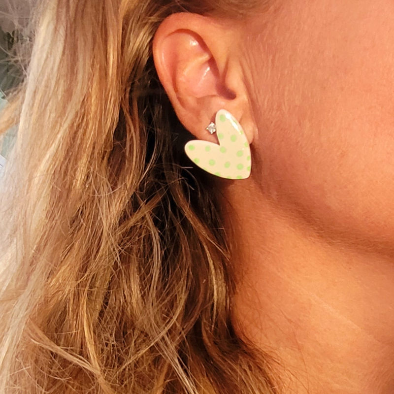 Boucles d'Oreille Love blanche à pois vert clair