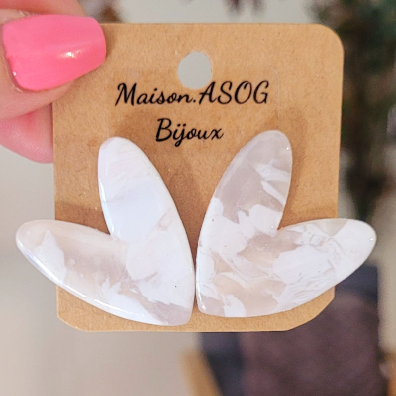 Boucles d'Oreille Love marbré blanc et beige