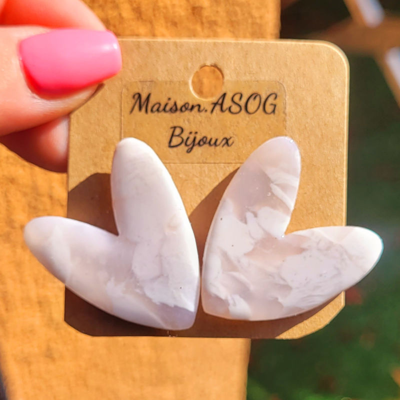 Boucles d'Oreille Love marbré blanc et beige