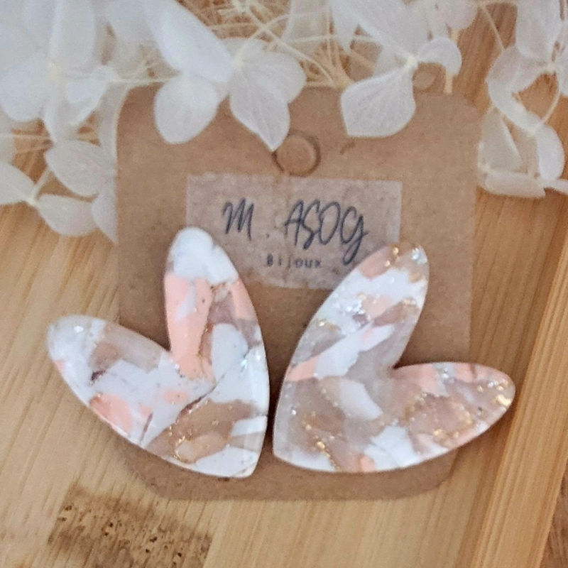 Boucles d'Oreille Love marbrée blanc rose clair beige et doré