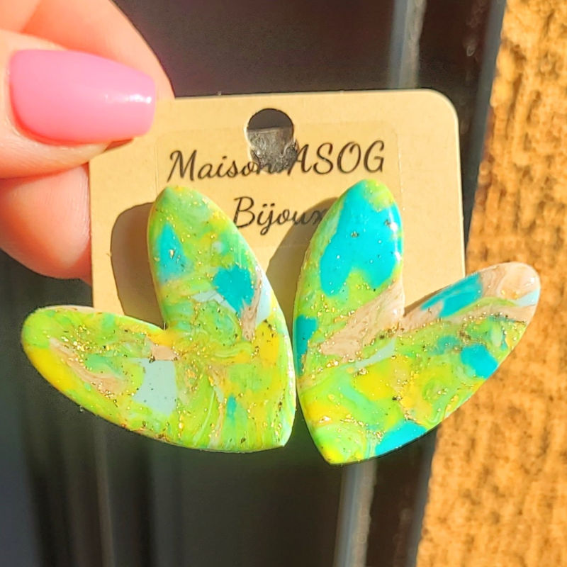 Boucle d'oreilles Love marbré bleu turquoise bleu ciel vert clair beige et doré