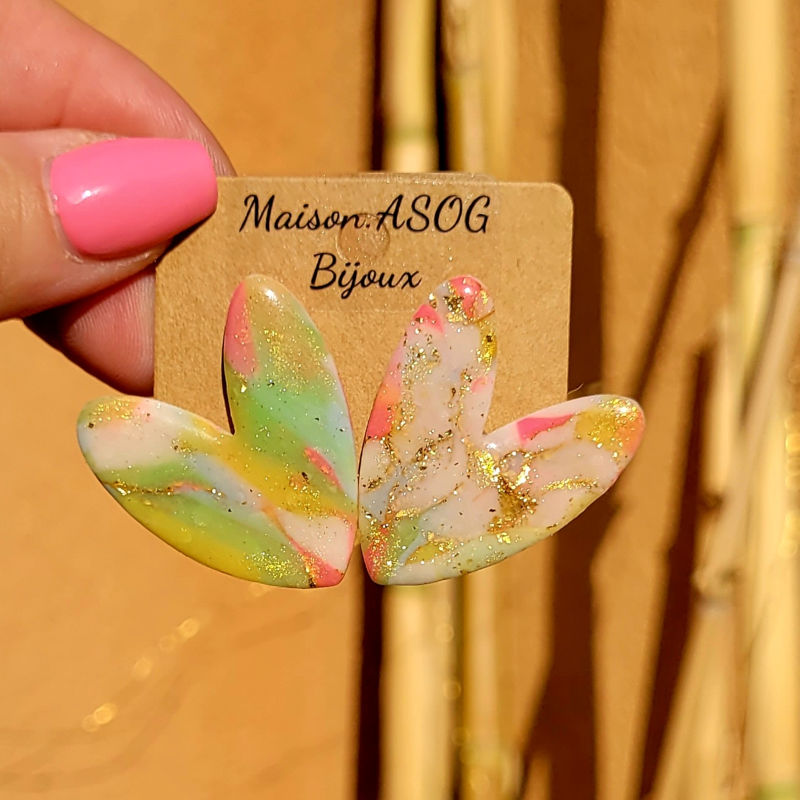 Boucle d'oreilles Love marbré aux couleurs printanières et doré