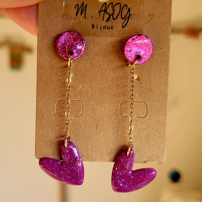 Boucles d'oreille Love pendante avec chaîne doré violine métallisé et pailleté
