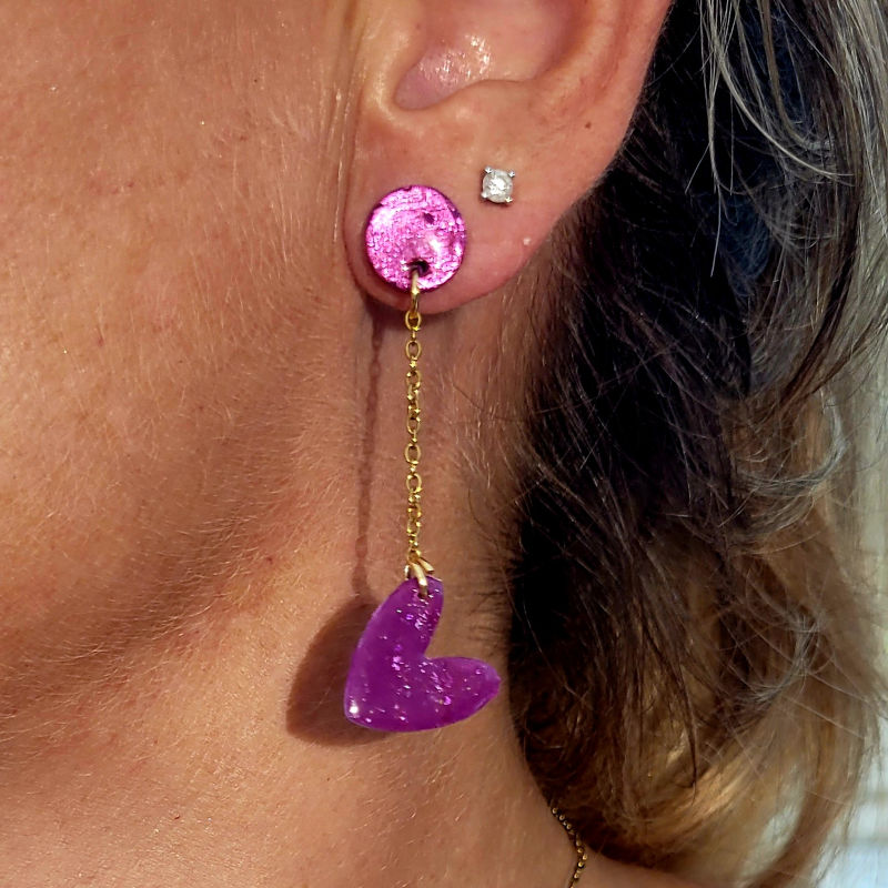 Boucles d'oreille Love pendante avec chaîne doré violine métallisé et pailleté