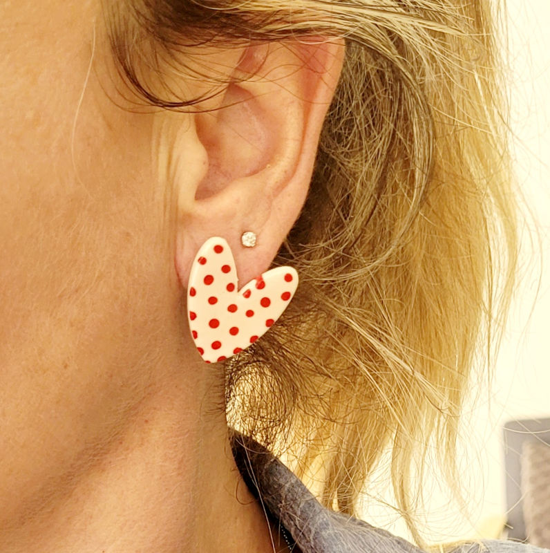 Boucles d'oreilles Love blanche à pois rouge
