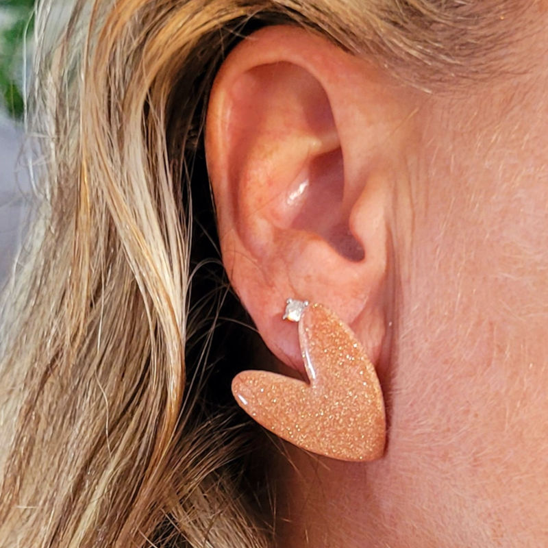 Boucle d'oreilles Love vieux rose paillette fine dorée