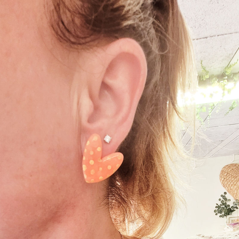 Boucle d'oreille Love saumon à pois doré
