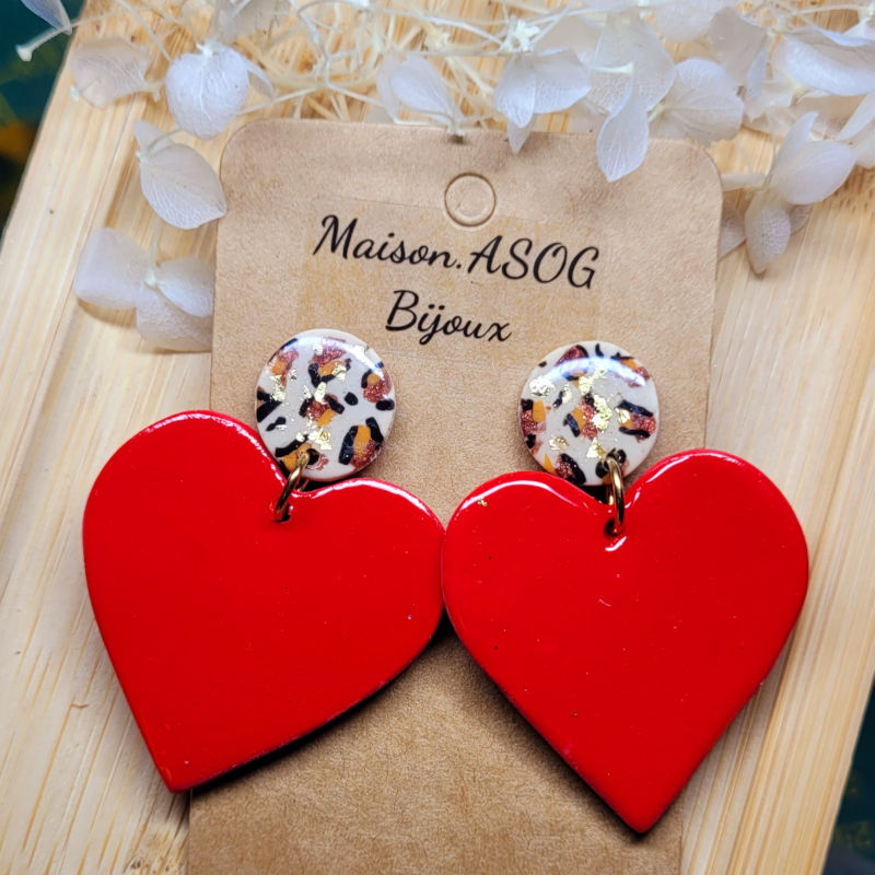 Boucles d'oreille pastille léopard beige caramel doré et pampille maxi coeur rouge