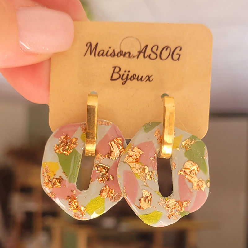 Boucles d'oreilles créole rectangulaire dorée et pampille Bora réversible marbré vert sauge anis rosé cuivré et pailleté vert sapin