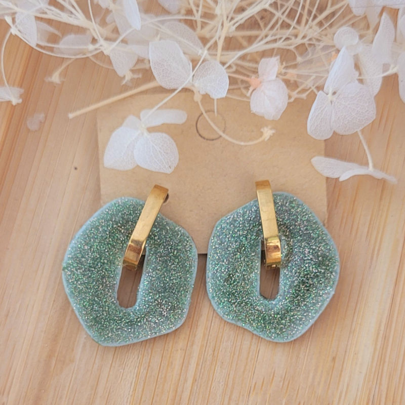 Boucles d'oreilles créole rectangulaire dorée et pampille Bora réversible marbré vert sauge anis rosé cuivré et pailleté vert sapin
