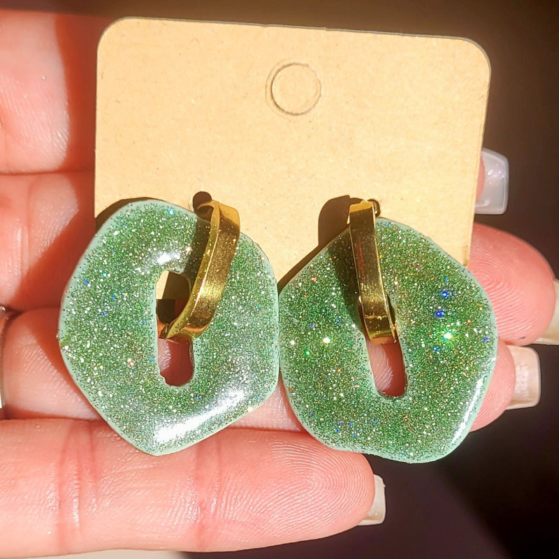 Boucles d'oreilles créole rectangulaire dorée et pampille Bora réversible marbré vert sauge anis rosé cuivré et pailleté vert sapin