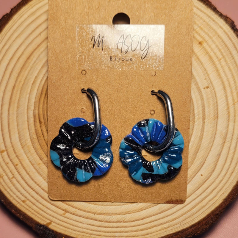 Boucles d'oreilles créole argentée et pampille Fleur striée noir bleu marine roi azur et argenté