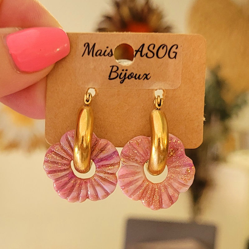Boucles d'oreilles créole épaisse dorée et pampille Fleur striée vieux rose et doré