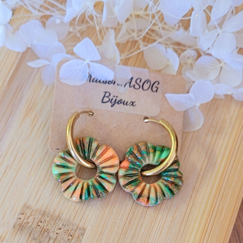 Boucles d'oreilles créole dorée et pampille Fleur striée vert orange et kaki