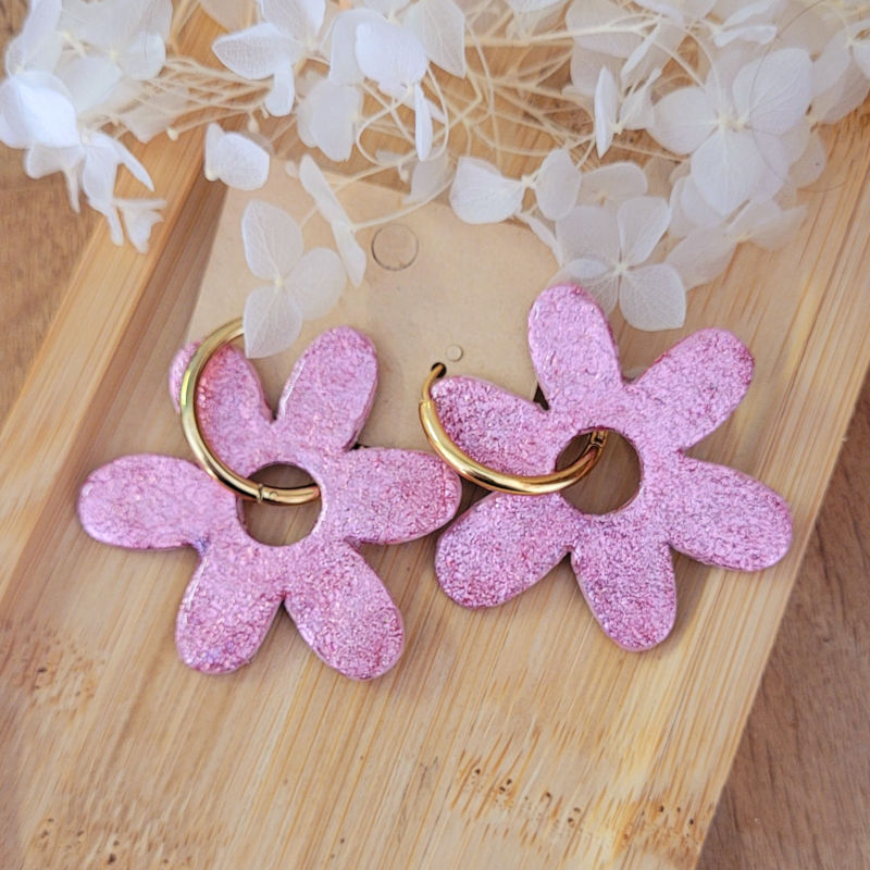 Boucles d'oreilles créole dorée et pampille Flora réversible rose bonbon métallisé et rose pailleté