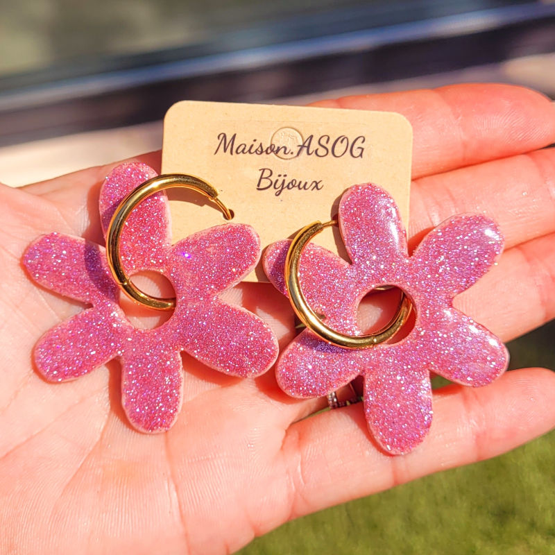 Boucles d'oreilles créole dorée et pampille Flora réversible rose bonbon métallisé et rose pailleté