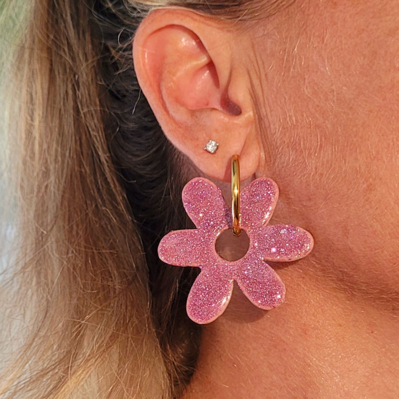 Boucles d'oreilles créole dorée et pampille Flora réversible rose bonbon métallisé et rose pailleté