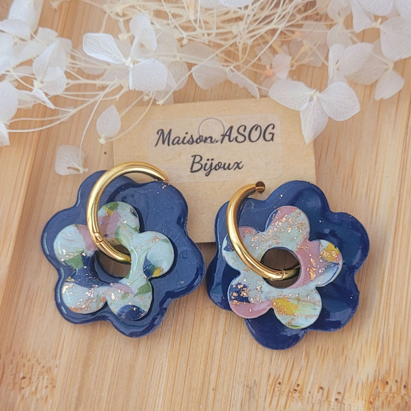 Boucles d'oreilles créole dorée et maxi pampille double fleur bleu marine et marbré rose vert sauge anis