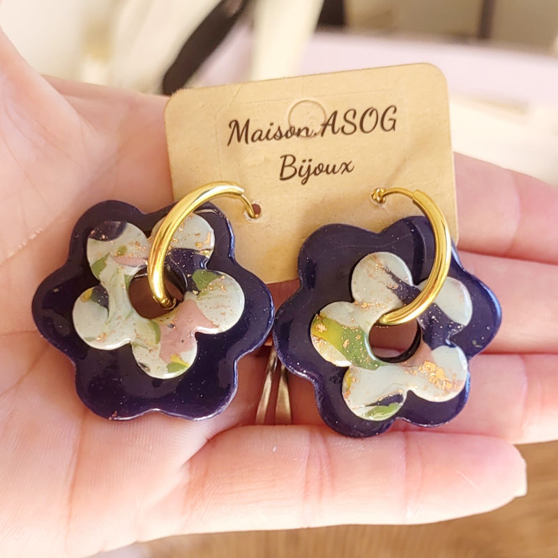 Boucles d'oreilles créole dorée et maxi pampille double fleur bleu marine et marbré rose vert sauge anis