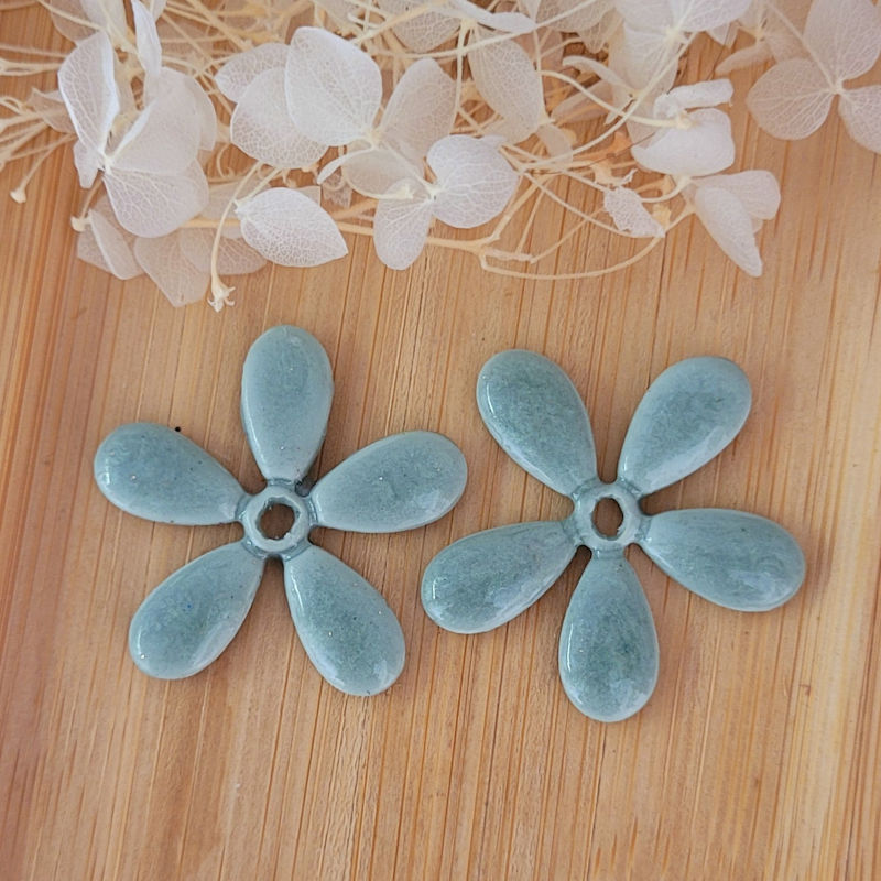 Boucles d'oreilles créole dorée et pampille Paola vert sauge irisé