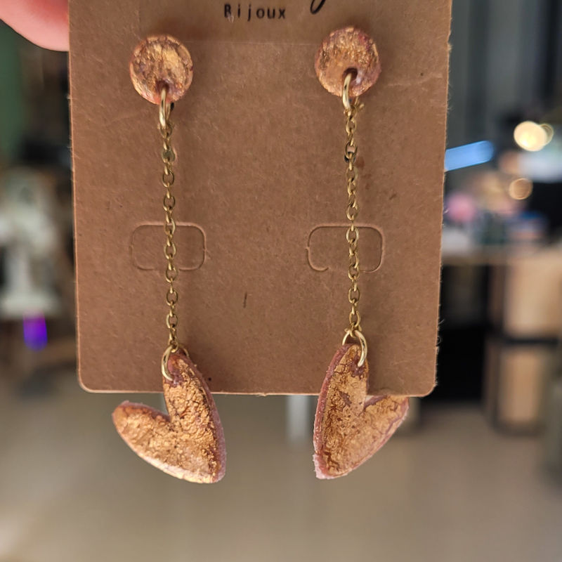 Boucles d'oreille Love pendante avec chaîne doré rosé cuivré métallisé